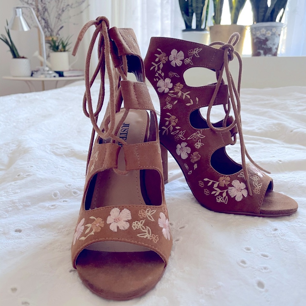 Floral Tan heel shoes